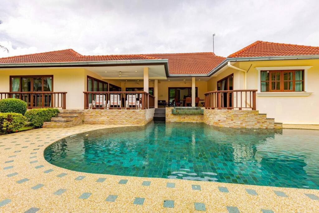 3 Bedroom Pool In Great Location Cv3