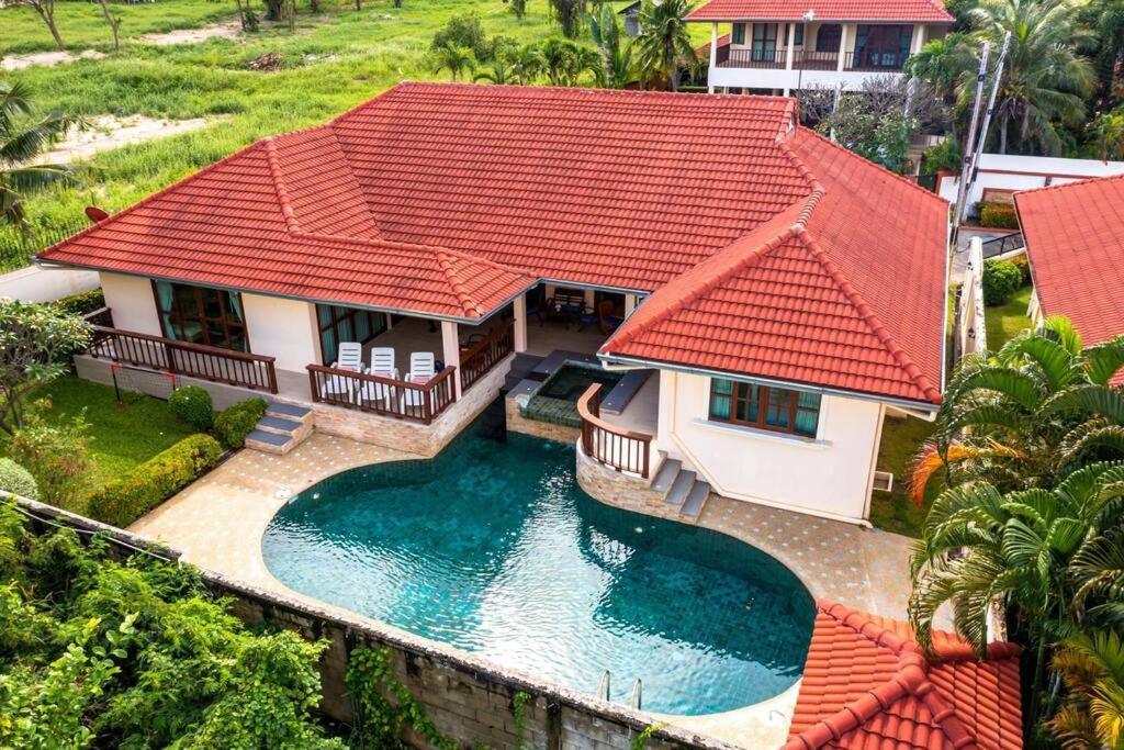 3 Bedroom Pool In Great Location Cv3 *