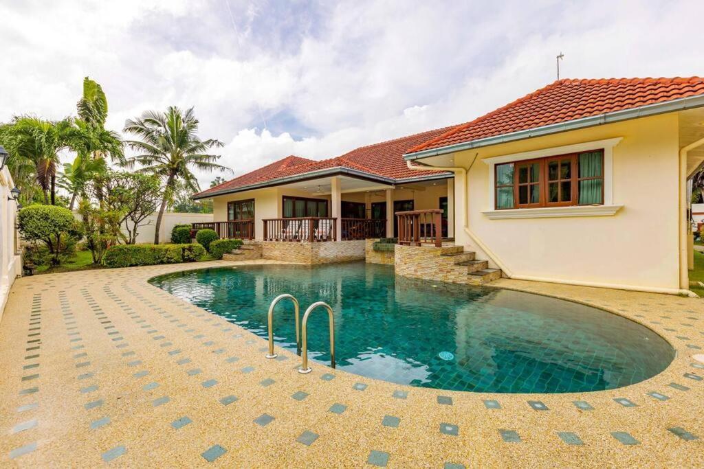 3 Bedroom Pool In Great Location Cv3