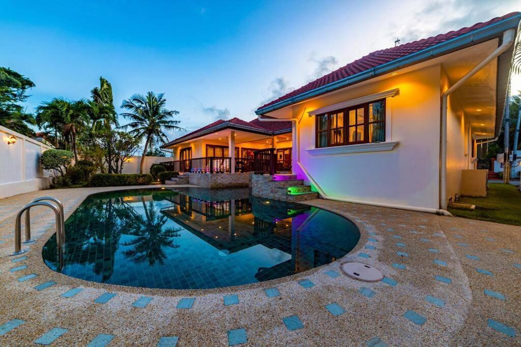 3 Bedroom Pool In Great Location Cv3 *