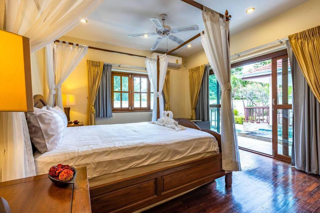 3 Bedroom Pool In Great Location Cv3 *