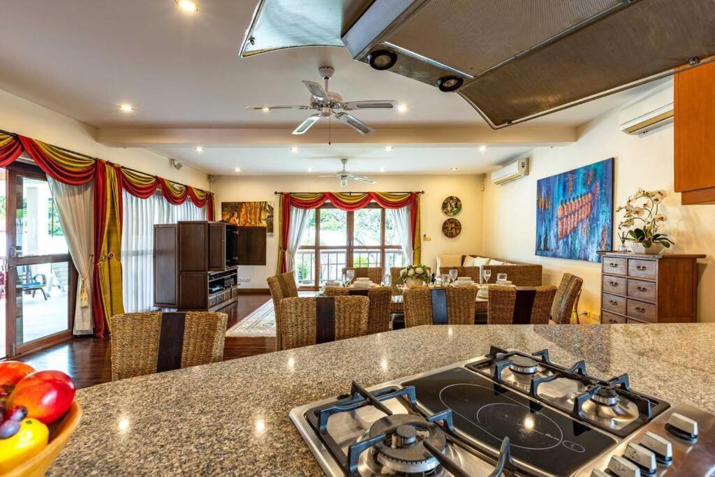Casa de férias 3 Bedroom Pool In Great Location Cv3 *