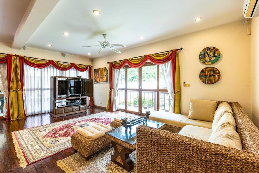 3 Bedroom Pool In Great Location Cv3 * Hua Hin